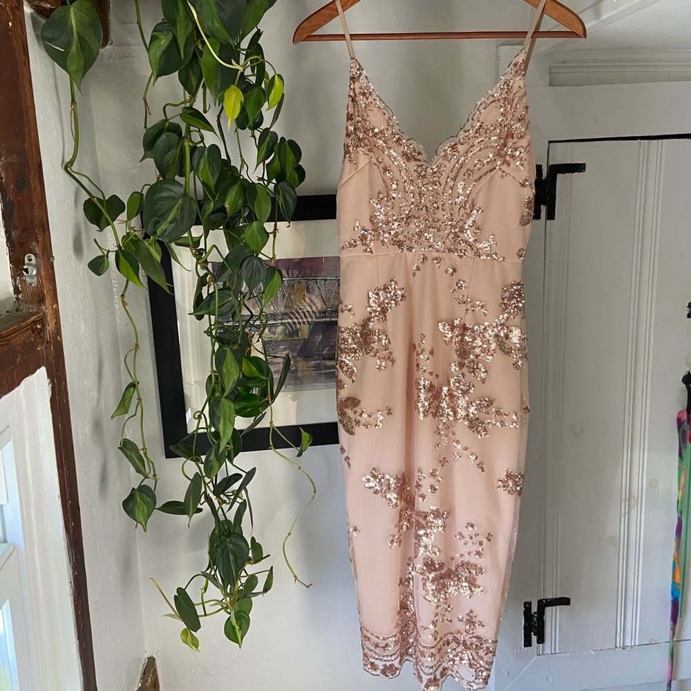 Split back sequin midi cami dress🌸